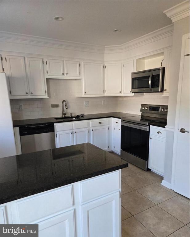 Foto principal - 13672 Water Springs Ct