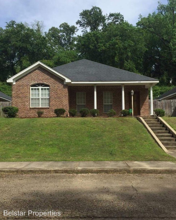 1122 6th Ave N, Columbus, MS 39701