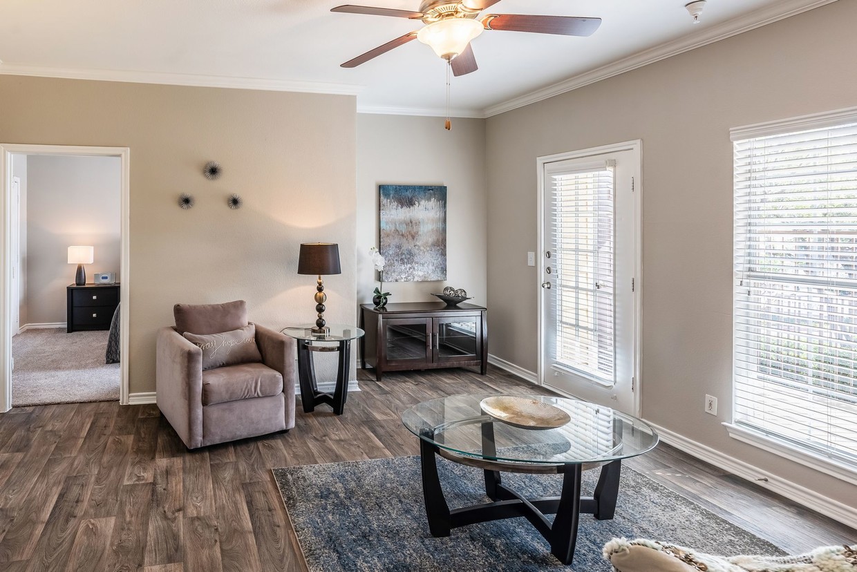 Station 3700 Apartments Euless, TX