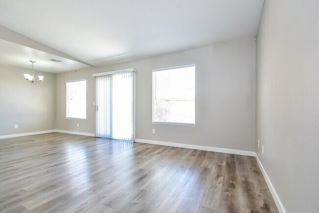 Foto del edificio - 2920 Meadow Flower Ave