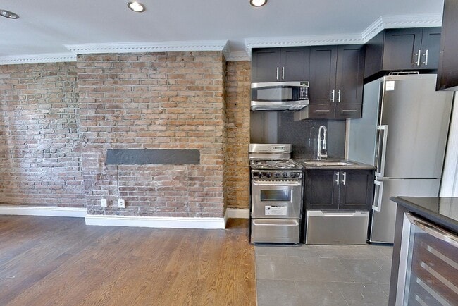 Building Photo - 208 First Avenue