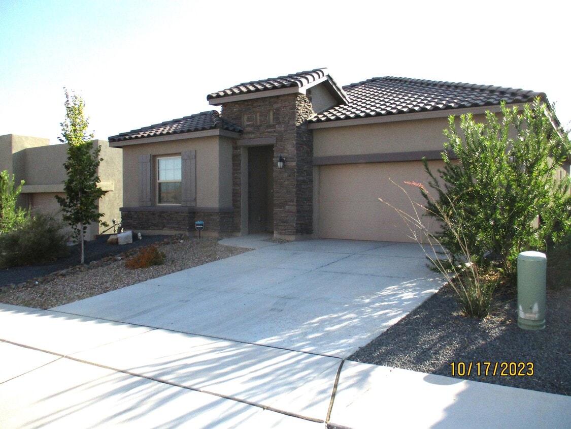 Primary Photo - 7050 Crystal Dr NE