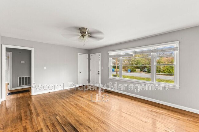 Foto del edificio - 5514 Rosemont Dr