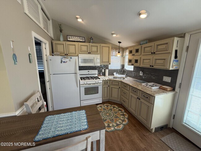 Building Photo - 24 E Amber Jack Way