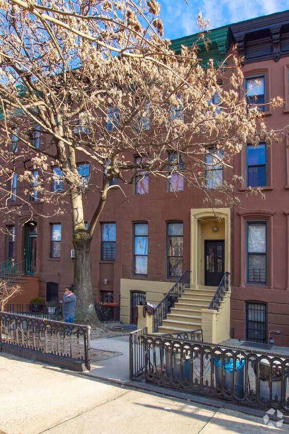 Building Photo - 2113 5th Ave