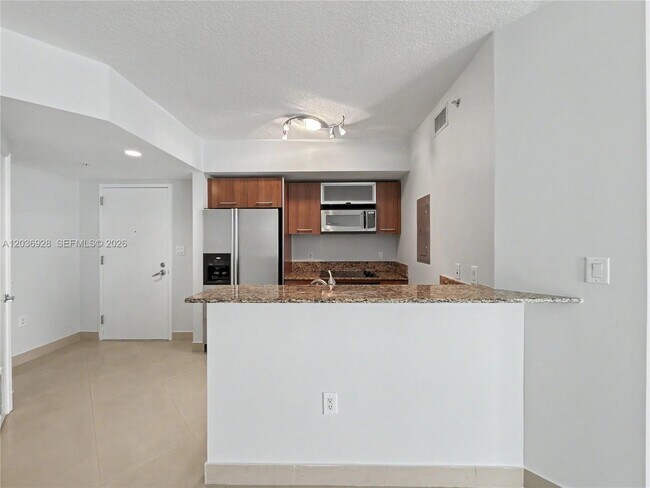 Foto del edificio - 9055 SW 73rd Ct