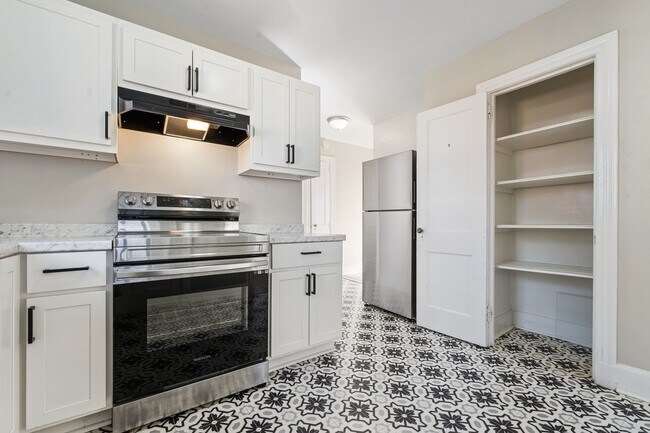 Foto del edificio - Charming Home 2 Bedroom Cottage with Fenced Yard Near Downtown Durham