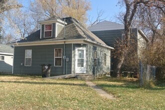 Building Photo - 206 2nd St E