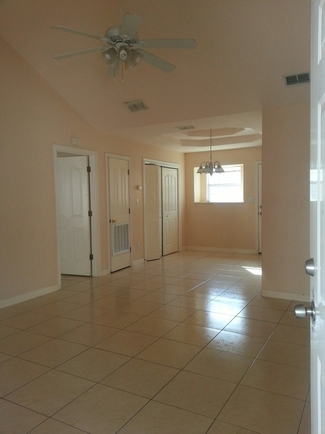 living room/ dining room - 1702 Tierra Dulce Dr