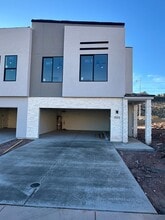 Building Photo - 884 Willow Bnd Dr