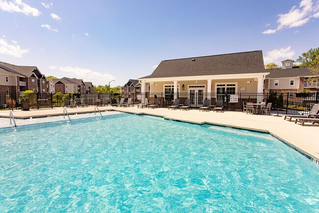 La piscina + El Lodge - The Grand at Union Cross