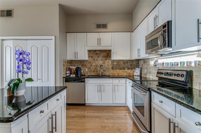 Building Photo - 3225 Turtle Creek Blvd