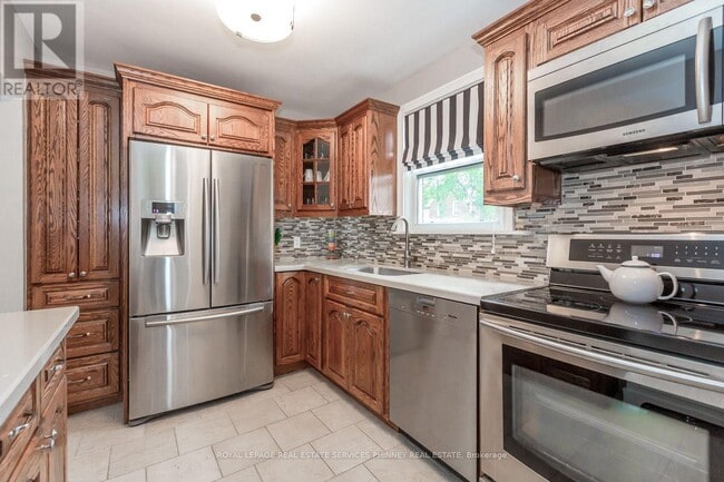 Building Photo - 96 Albert Ave