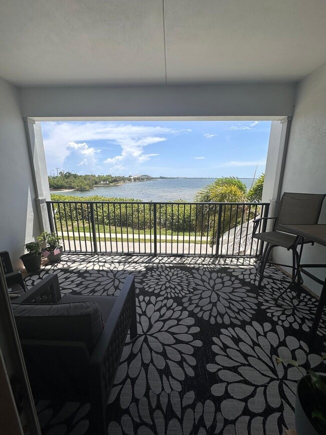 Building Photo - 3702 NE Indian River Dr