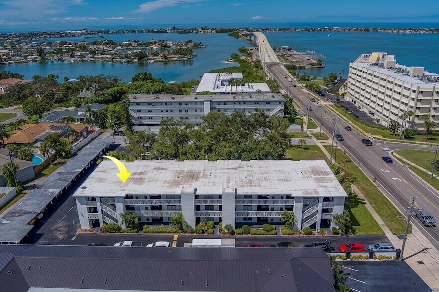 Foto principal - 2944 W Bay Dr