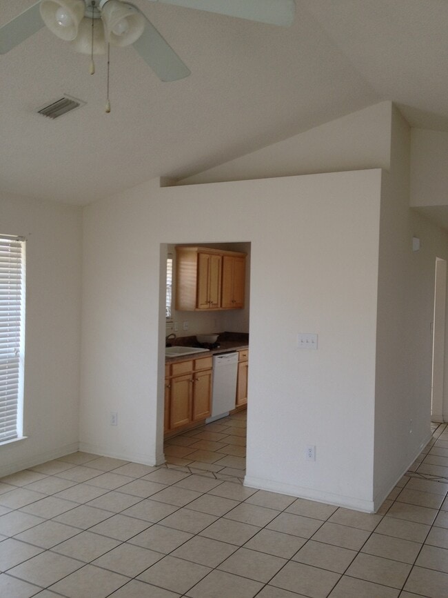 Building Photo - 3/2 with garage in Hampton Park of Foley