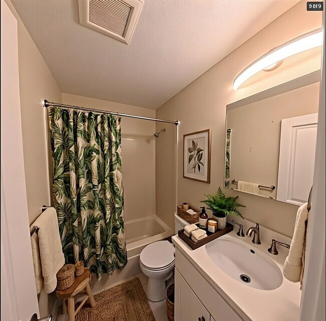 Building Photo - 21 Greenwood St