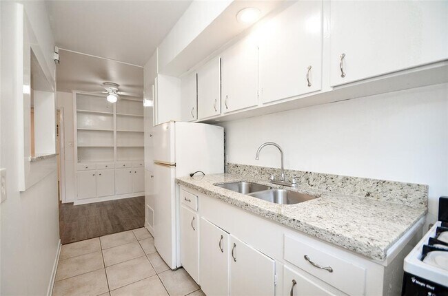 Foto del edificio - 427 W 17th St