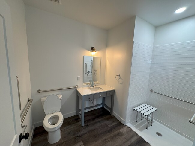 Accessible main bath - 102 Second St