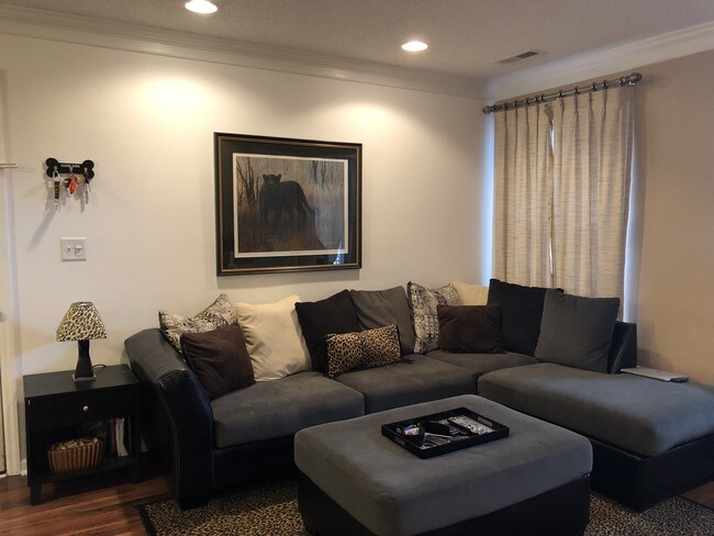 Beautiful two bedroom two full bathroomm - 2108 Liberty Dr