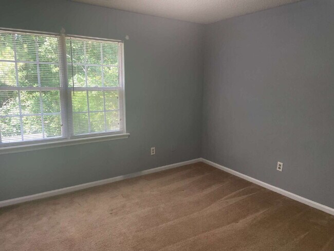 Building Photo - Two Bedroom, 1.5 Bath Townhome-201 Mesa Ln.