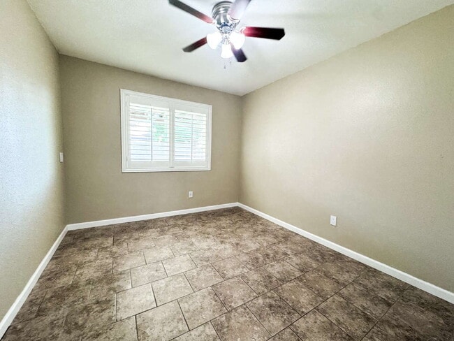 Foto del edificio - "Newly Updated 3-Bedroom Duplex with 2 Ful...