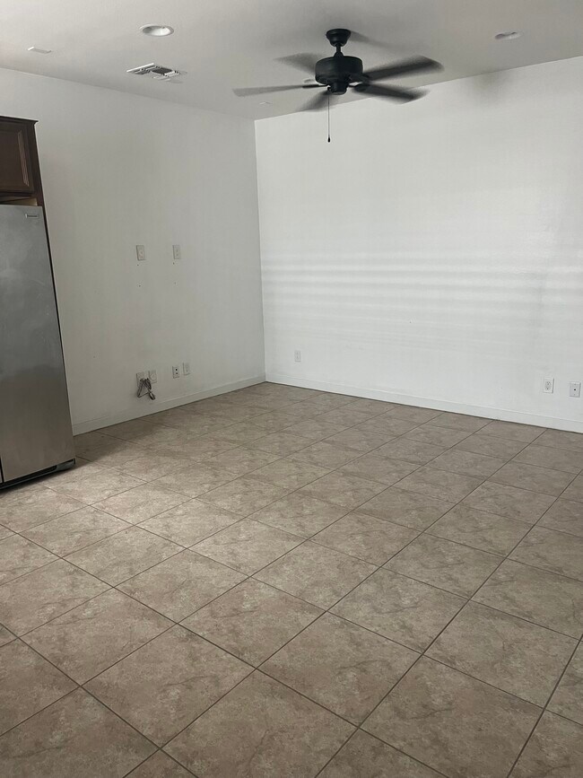 Living room - 2216 W Donner Dr
