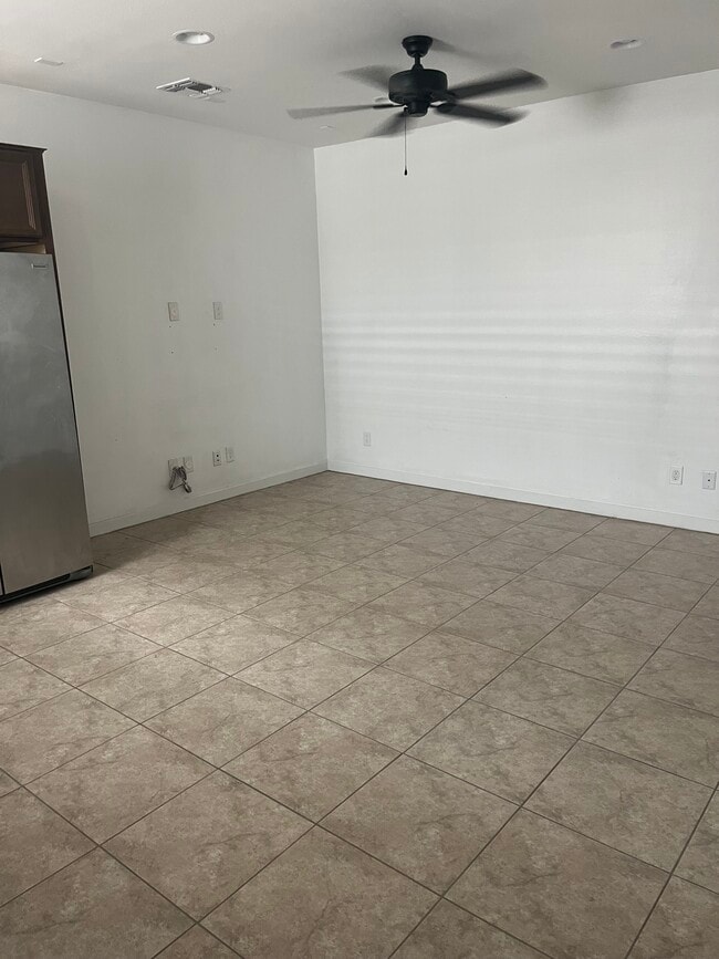 Living room - 2216 W Donner Dr