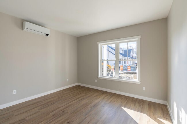 Building Photo - 2 Jones Xing