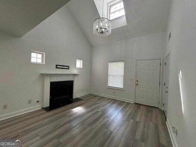 Building Photo - 2380 Lexington Ln