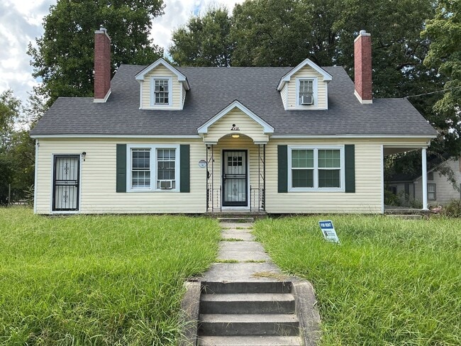 Building Photo - 405 N 16th Ave