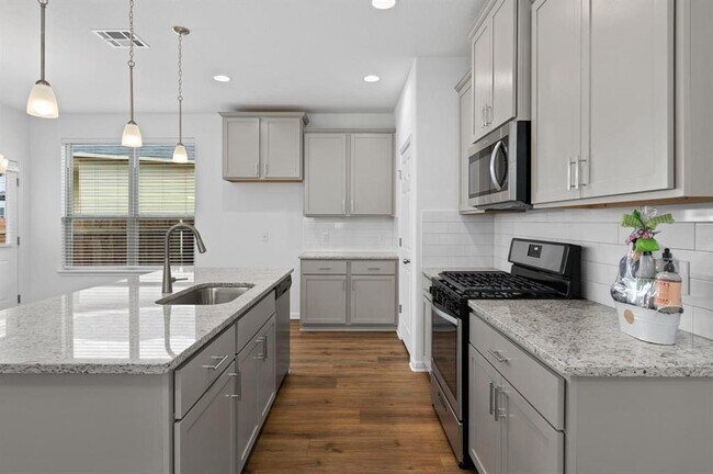 Building Photo - 348 Rend Dr