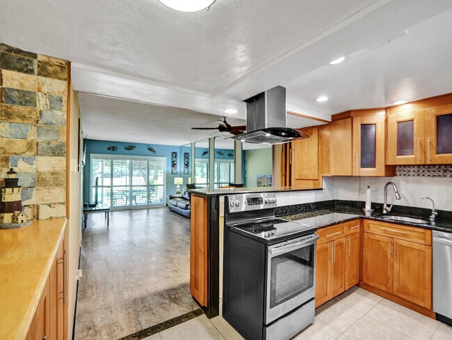 Building Photo - 3150 N Palm Aire Dr