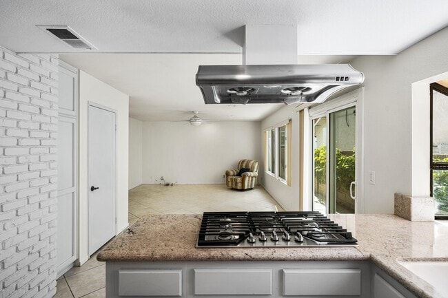 Building Photo - 24681 Creekview Dr