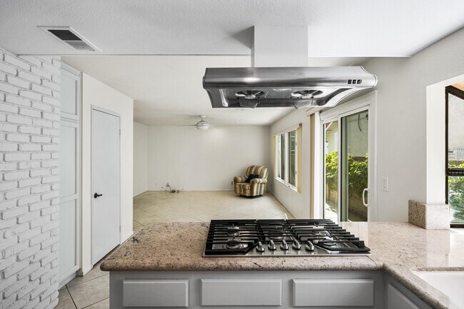 Foto del edificio - 24681 Creekview Dr