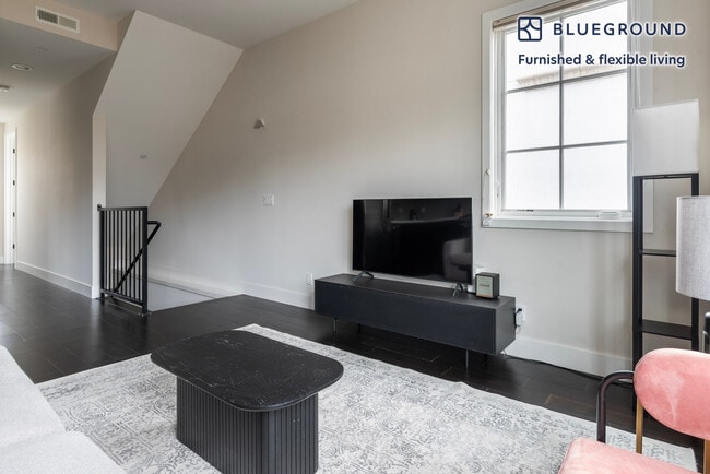 Building Photo - 1225 Floribunda Ave