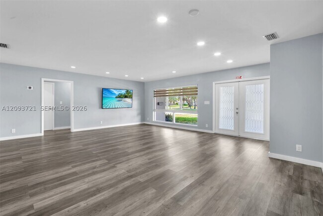Building Photo - 609 N 46th Ave