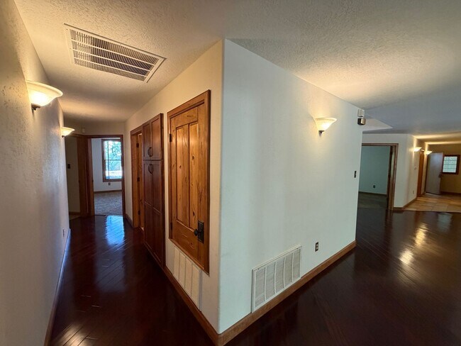 Building Photo - Beautiful 3 Bedroom Single Story Custom Home Plus Office Available Near Tramway Blvd NE & I-40!