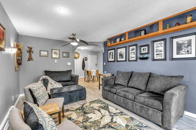 Foto del edificio - 1250 Golden Cir