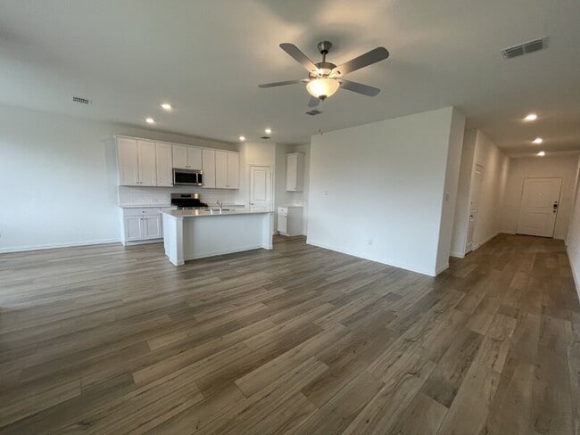 Photo - 1404 Van Gogh Dr House