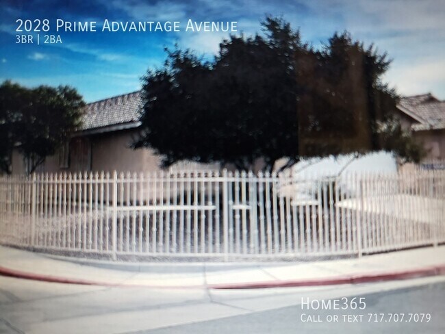 Foto del edificio - This single-story 3-bedroom 2-bath home si...