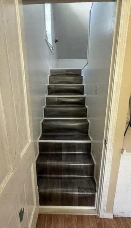 Building Photo - 1439 Oak Ave