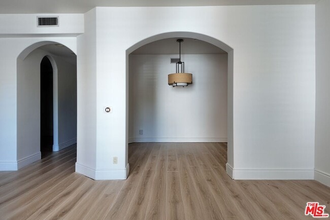 Building Photo - 137 S Spalding Dr