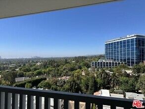 Building Photo - 999 N Doheny Dr
