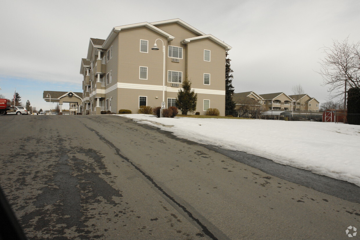 Foto del edificio - Broadway Court Estates