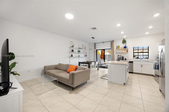 Foto del edificio - 656 SW 12th St