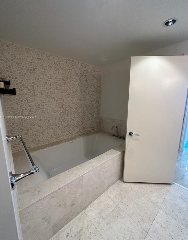 Foto del edificio - Breathtaking views from this fully furnish...