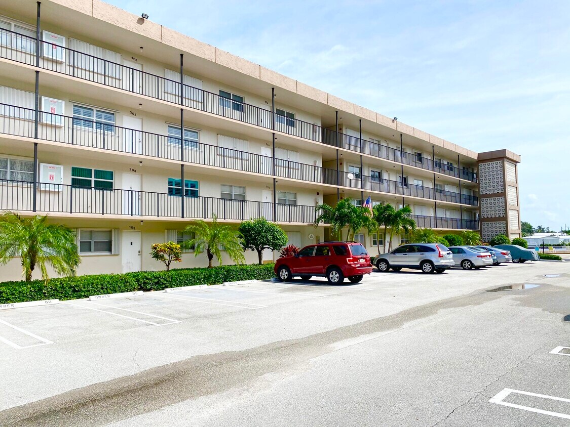 2018 S Federal Hwy Unit 304, Boynton Beach, FL 33435 Condo for Rent