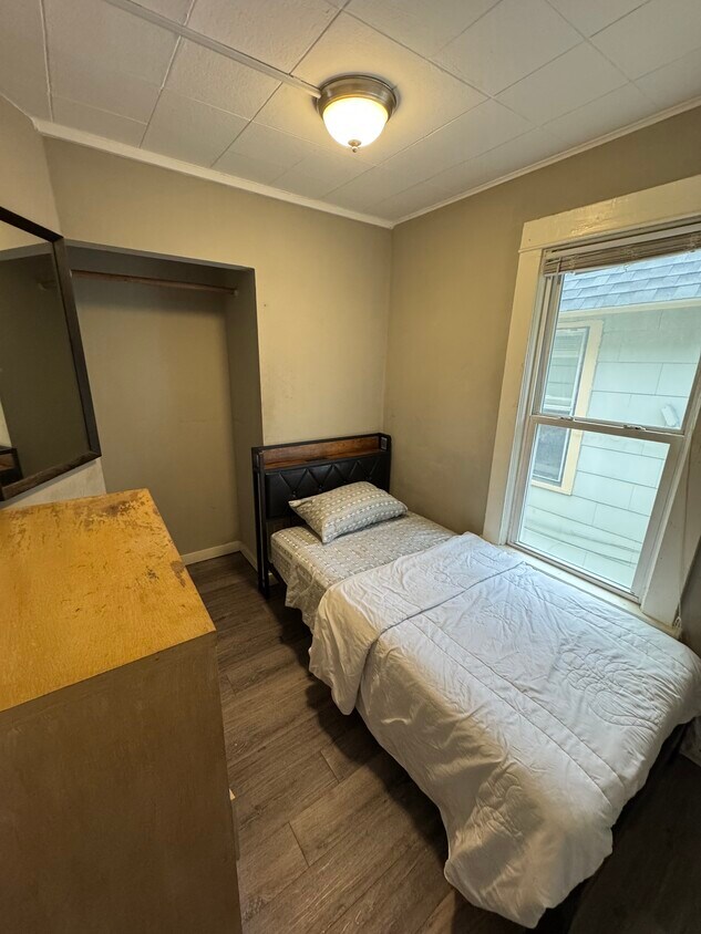 Foto principal - 344 16th Ave NE