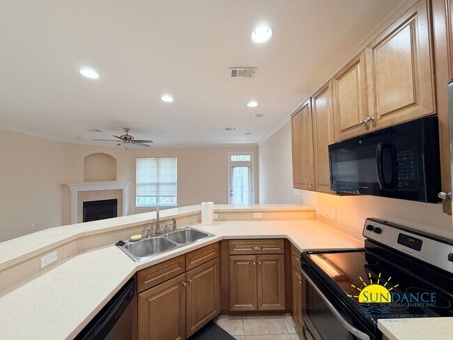 Building Photo - Natural Light Filled end unit 2-Story 3BR Niceville Home!